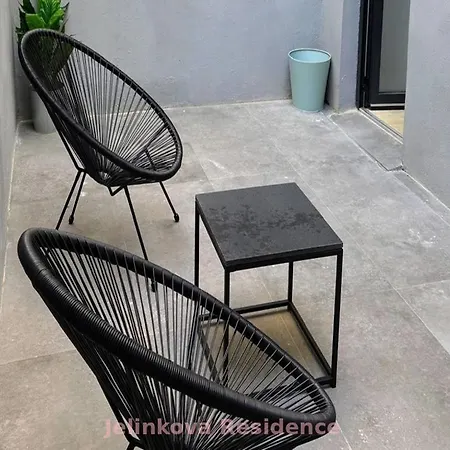 Modern Private 3 Univerzitni, 6 Apartament *